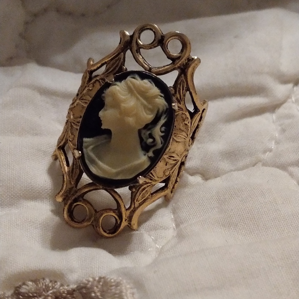 Vintage Cameo Ring